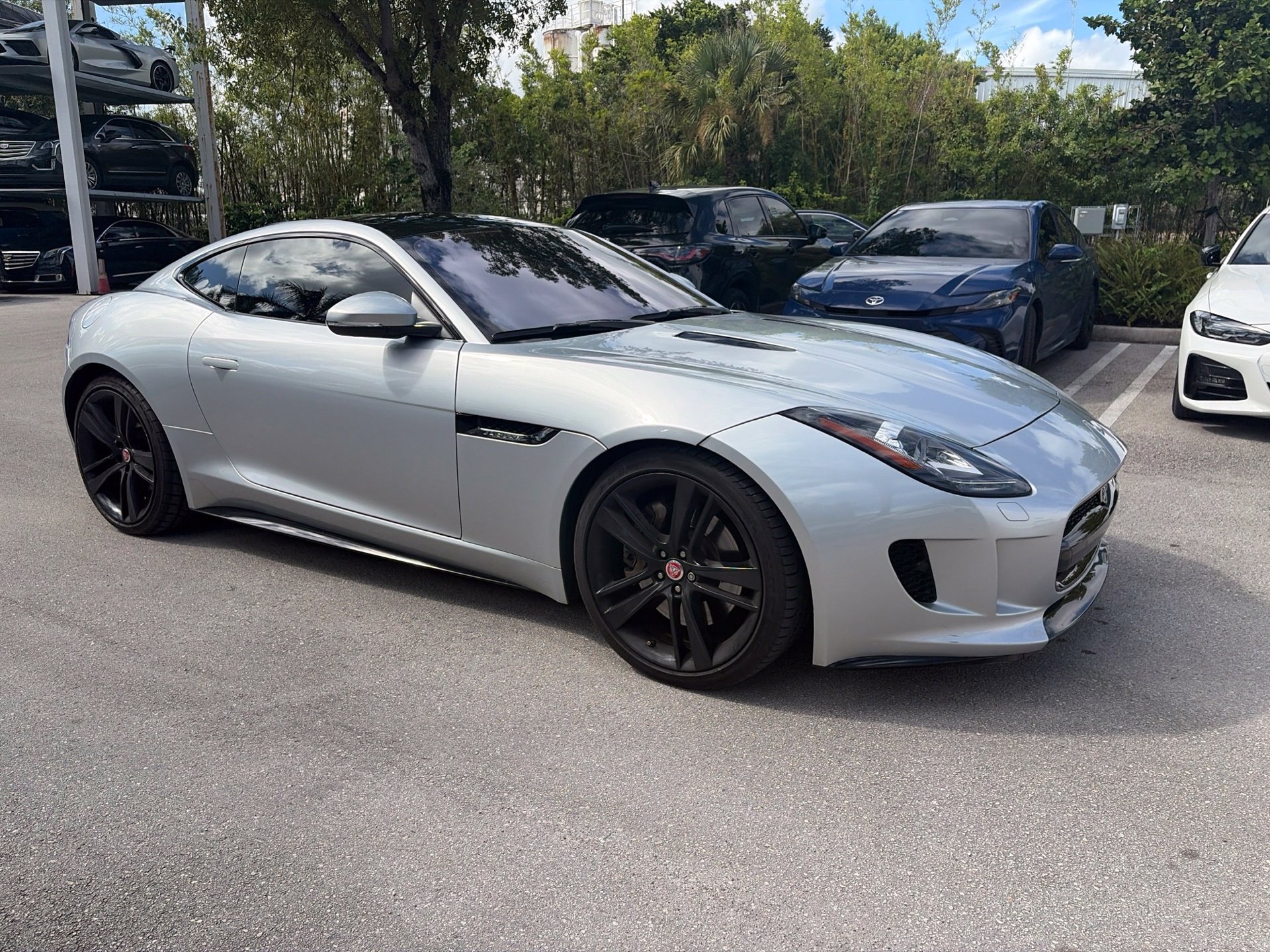 Used 2017 Jaguar F-TYPE Coupe RWD image 8