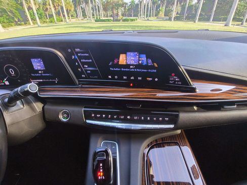 Used 2022 Cadillac Escalade ESV Luxury RWD image 10