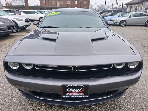 Used 2019 Dodge Challenger SXT image 9