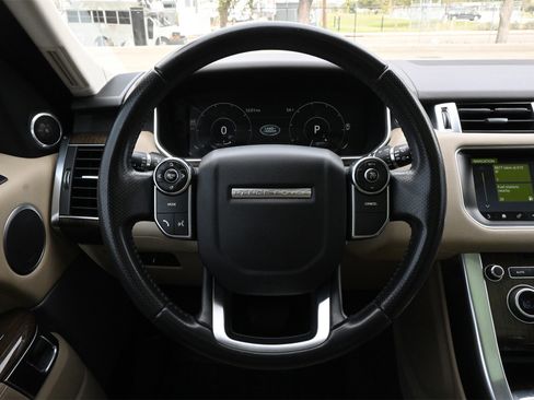 Used 2017 Land Rover Range Rover Sport HSE image 10