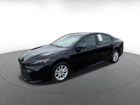 Used 2025 Toyota Camry LE image 7