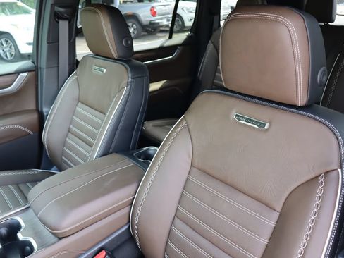 New 2026 GMC Acadia Denali Ultimate w/ LPO, Floor Liner Package AWD/4WD image 14