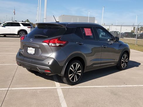 Certified 2020 Nissan Kicks SR image 5
