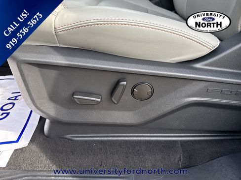 Used 2025 Ford Expedition Active image 17