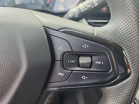 Used 2024 Chevrolet Trax LS w/ LS Convenience Package FWD image 16