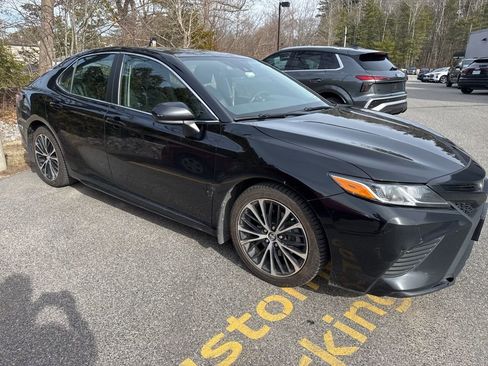 Used 2019 Toyota Camry SE image 6