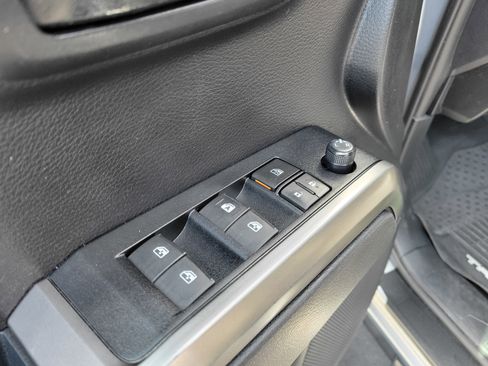 Used 2020 Toyota Tacoma SR5 AWD/4WD image 28