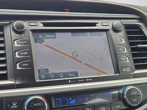 Used 2019 Toyota Highlander XLE FWD image 13