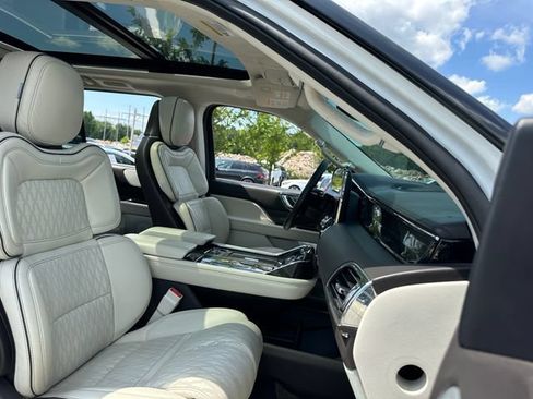 Used 2021 Lincoln Navigator Black Label w/ Special Edition Package AWD/4WD image 35