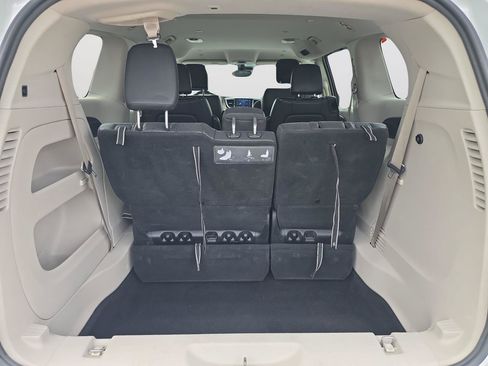 Used 2018 Chrysler Pacifica Touring-L w/ Advanced Safetytec Group FWD image 29