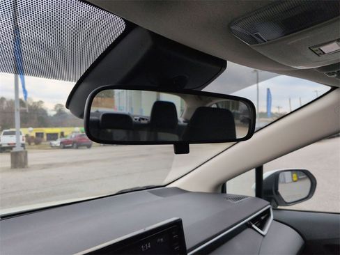 Used 2022 Toyota Corolla LE image 25