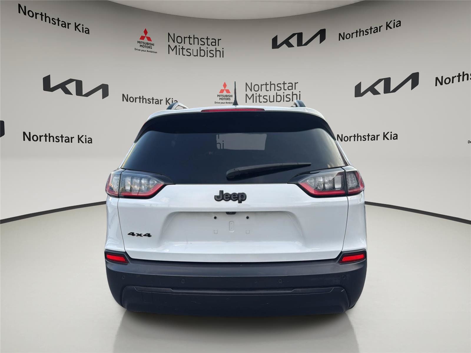 Used 2020 Jeep Cherokee Latitude Plus AWD/4WD image 4