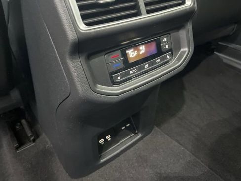 Certified 2025 Volkswagen Atlas SEL image 32