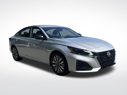Used 2025 Nissan Altima 2.5 SV FWD image 7