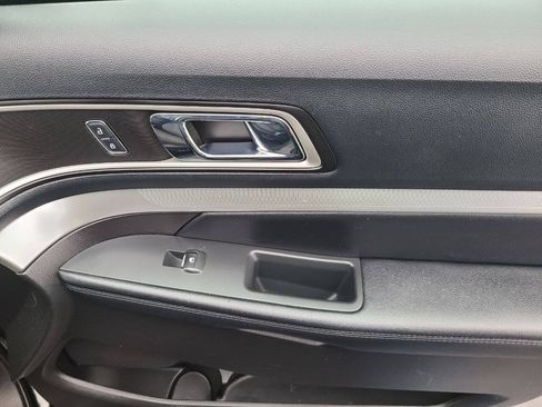 Used 2016 Ford Explorer XLT AWD/4WD image 21