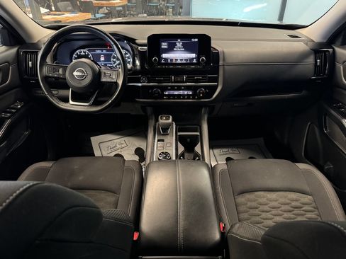 Used 2022 Nissan Pathfinder SV AWD/4WD image 9