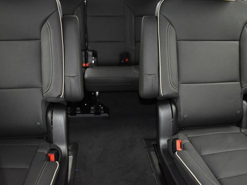 New 2025 Chevrolet Suburban Premier image 27