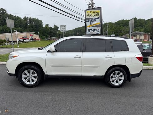 Used 2012 Toyota Highlander SE w/ Tow Pkg AWD/4WD image 3