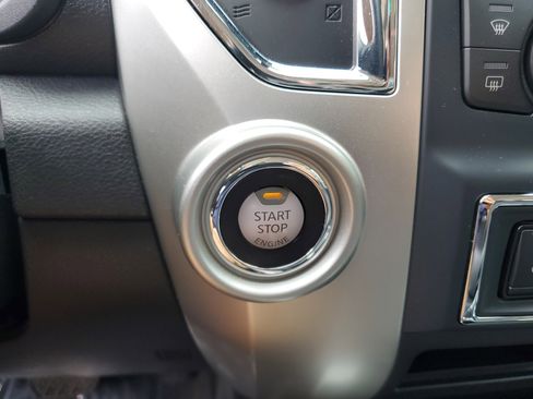 Used 2021 Nissan Titan SV w/ SV Convenience Package image 27