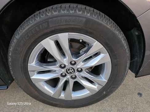 Used 2021 Toyota Sienna Limited image 38