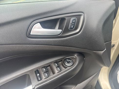 Used 2017 Ford Escape SE FWD image 25