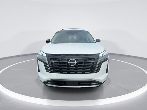 New 2026 Nissan Pathfinder Platinum image 3