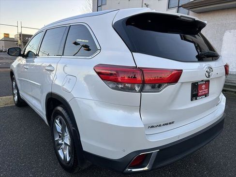 Certified 2019 Toyota Highlander Limited AWD/4WD image 7