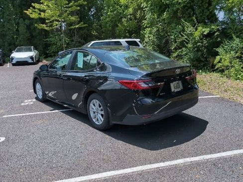 Used 2025 Toyota Camry LE FWD image 9