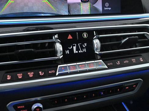 Used 2022 BMW X7 xDrive40i w/ M Sport Package image 18