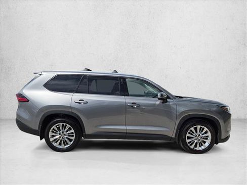 Used 2025 Toyota Grand Highlander AWD image 4