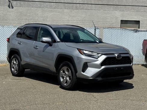 Used 2023 Toyota RAV4 XLE AWD/4WD image 7