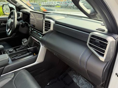 Used 2025 Toyota Sequoia Platinum AWD/4WD image 17