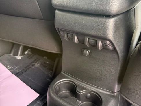 Used 2018 Jeep Wrangler Unlimited Sahara image 20