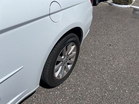 Used 2011 Chrysler 200 Touring image 18