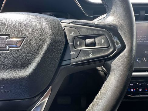 Used 2023 Chevrolet Bolt EUV LT w/ Convenience Package FWD image 13