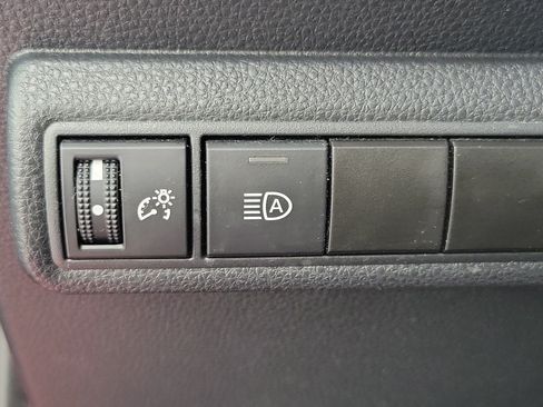 Used 2021 Toyota Corolla SE FWD image 18