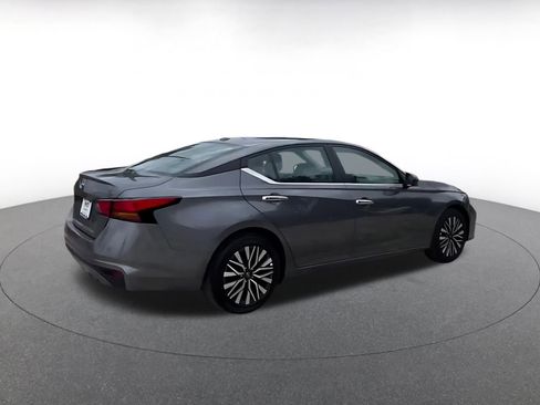 Used 2025 Nissan Altima 2.5 SV image 15