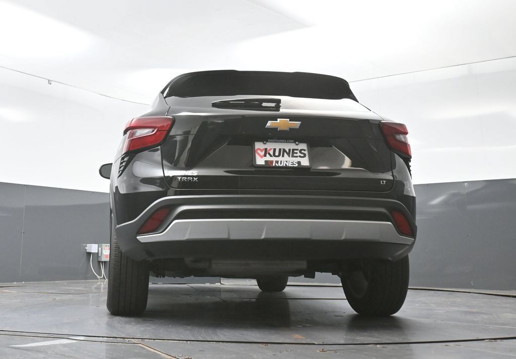 Used 2025 Chevrolet Trax LT FWD image 57