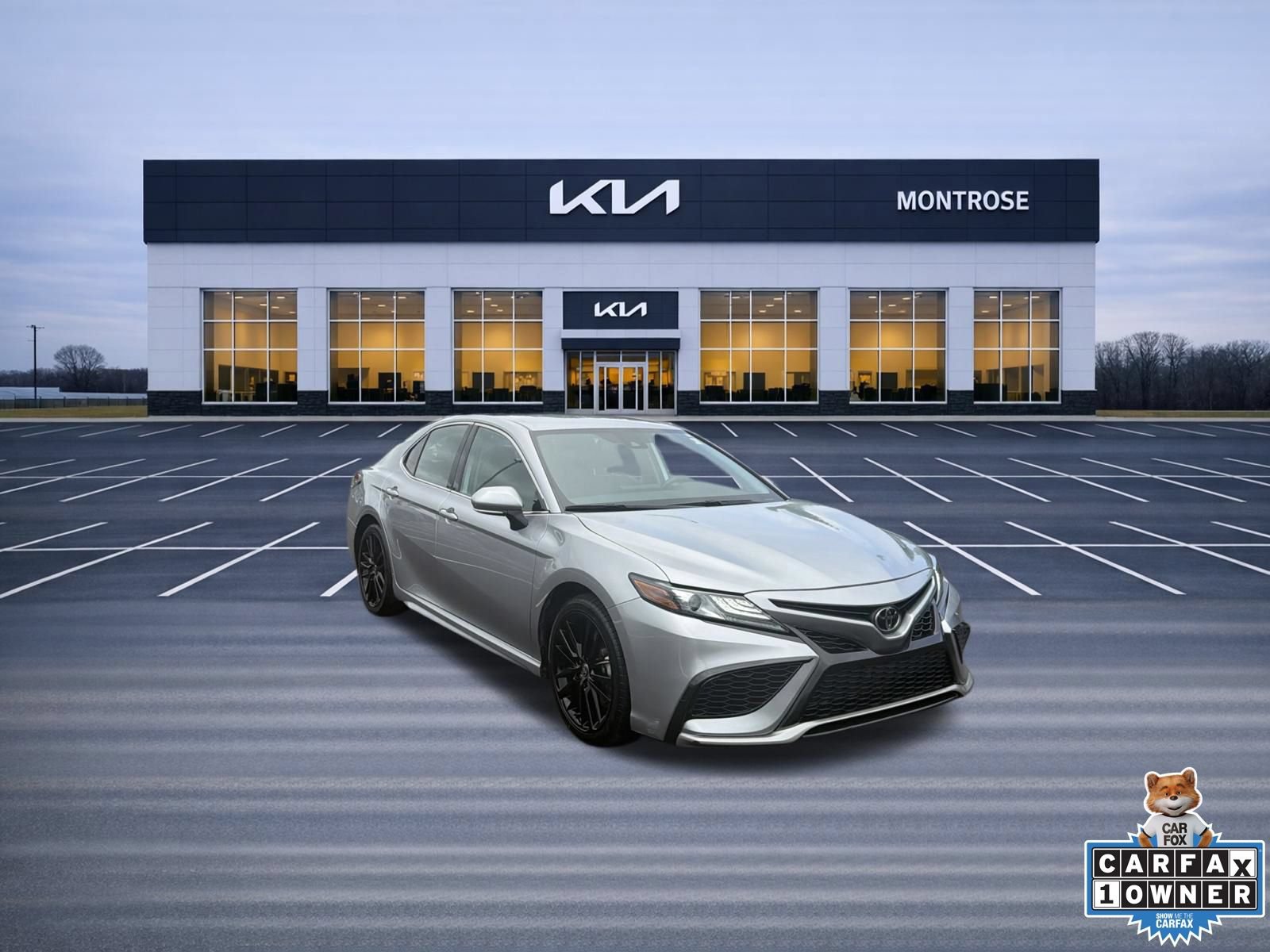 Used 2024 Toyota Camry XSE FWD image 3