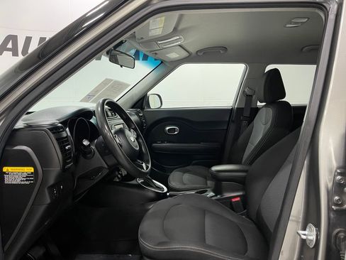 Used 2017 Kia Soul + image 11