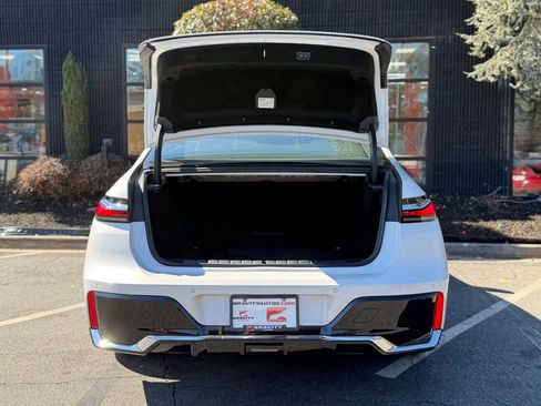 Used 2024 BMW 740i image 17