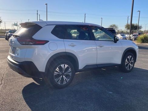 Used 2023 Nissan Rogue SV image 5