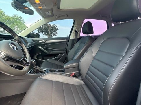Used 2021 Volkswagen Jetta SE FWD image 9