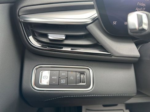 Used 2025 Buick Enclave Preferred AWD/4WD image 20