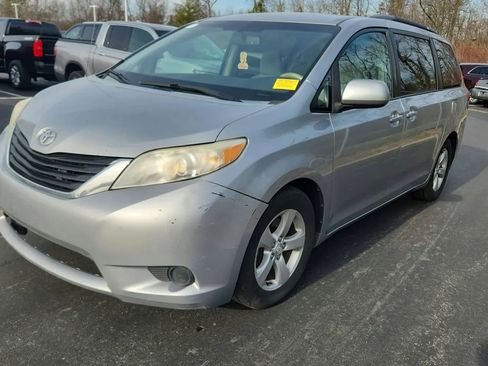 Used 2014 Toyota Sienna LE image 6