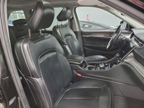 Used 2022 Jeep Grand Cherokee Limited image 21