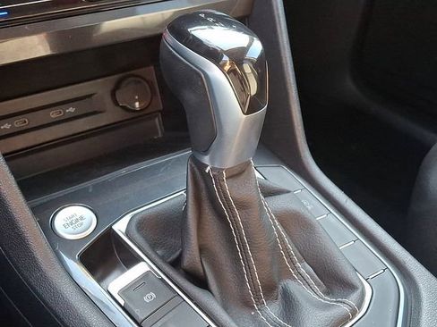 Used 2023 Volkswagen Tiguan SE AWD/4WD image 16