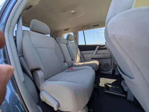 Used 2013 Toyota Highlander Plus AWD/4WD image 16