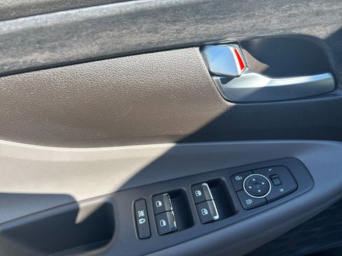 Used 2019 Hyundai Santa Fe SEL image 12