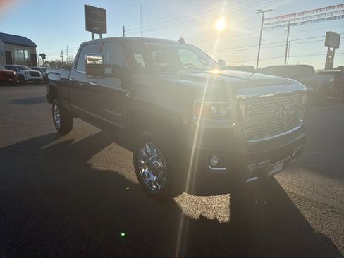 Used 2016 GMC Sierra 2500 Denali w/ Duramax Plus Package image 3